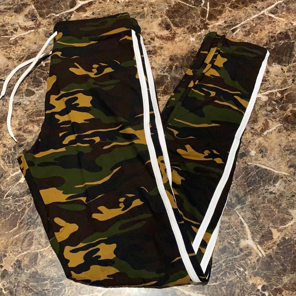 Women's Camo Print Leggings with Side Stripe, Size S - Picture 3 of 4